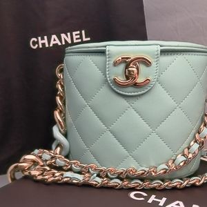 CHANEL Prestine Fullset with 24K CC Chanel Logo Lock: Vanity Purse on Chain⛓